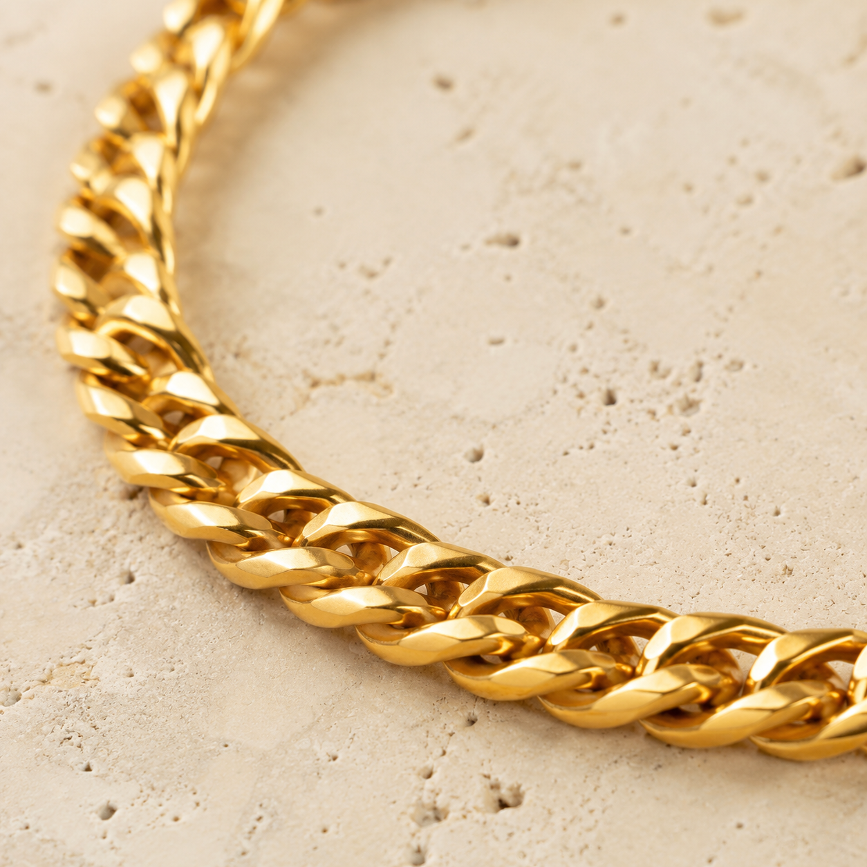 Krenza Twisted Chain Bracelet - Image 2