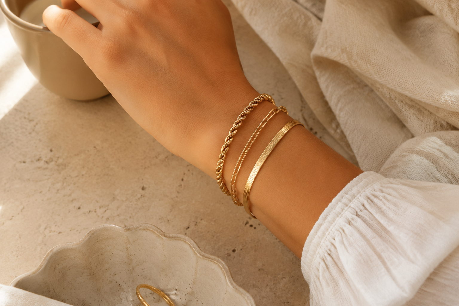Krenza Twisted Chain Bracelet - Image 3
